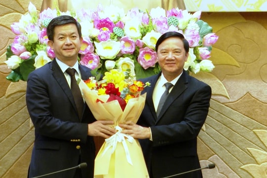 Lễ trao Quyết định Bí thư Đảng ủy cơ quan Văn phòng Quốc hội