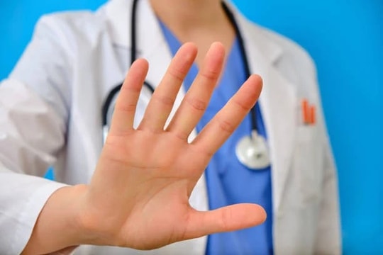 Bác sỹ được từ chối khám bệnh, chữa bệnh trong trường hợp nào?