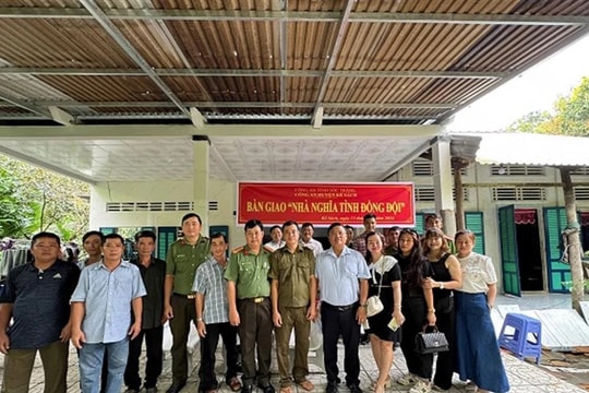 Sóc Trăng: Bàn giao 2 “Nhà nghĩa tình đồng đội” cho lực lượng tham gia bảo vệ an ninh, trật tự ở cơ sở