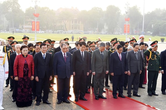 Lãnh đạo Đảng và Nhà nước viếng Chủ tịch Hồ Chí Minh nhân kỷ niệm 80 năm Ngày thành lập Quân đội nhân dân Việt Nam