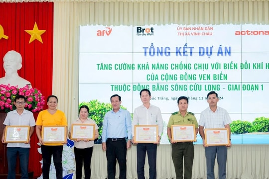 Kinh nghiệm thích ứng biến đổi khí hậu của người dân ven biển Sóc Trăng