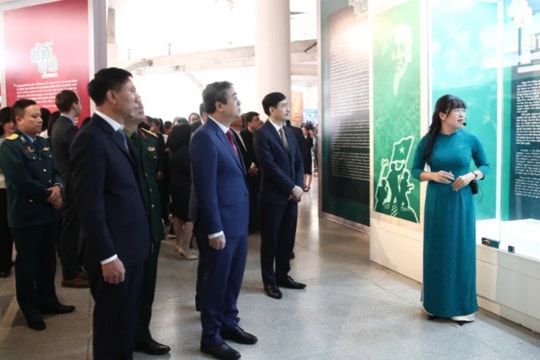 Giới thiệu hơn 200 tài liệu, hiện vật về bộ đội Cụ Hồ