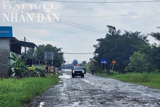 Sở GTVT Long An chi gần 90 tỷ đồng sửa chữa, bảo dưỡng thường xuyên, Quốc lộ 62 vẫn "nát như tương"