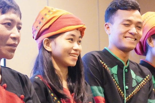 Định hình trang phục sinh hoạt cộng đồng của dân tộc Chứt ở Quảng Bình 