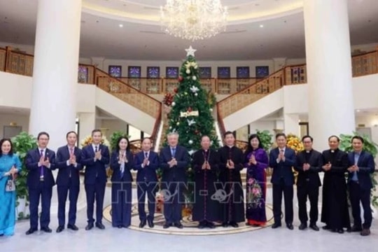Phó Thủ tướng Thường trực Chính phủ Nguyễn Hòa Bình chúc mừng Giáng sinh các tổ chức tôn giáo