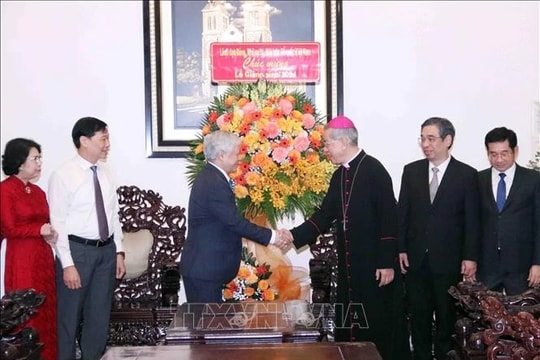 Lãnh đạo Đảng, Nhà nước, Ủy ban MTTQ Việt Nam chúc mừng Giáng sinh tại TP. Hồ Chí Minh