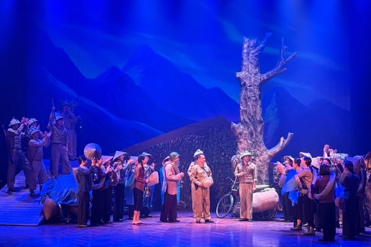 Tô đậm trang sử vẻ vang của dân tộc