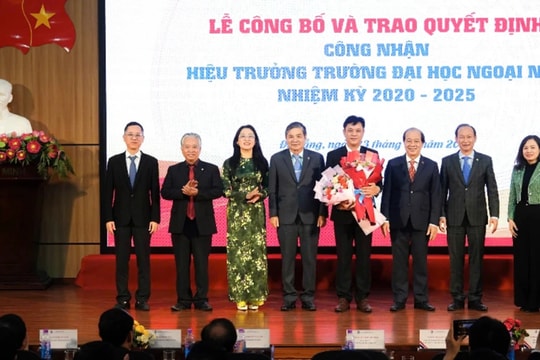 PGS.TS Nguyễn Văn Long được bổ nhiệm làm Hiệu trưởng Trường Đại học Ngoại ngữ Đà Nẵng