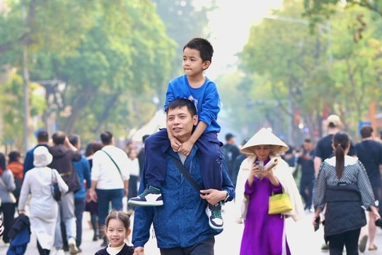 Gia đình Việt vun đắp thế hệ trẻ giàu yêu thương và trách nhiệm xã hội