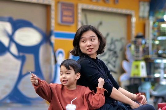 Yêu thương và nghiêm khắc - Nền tảng trong giáo dục gia đình