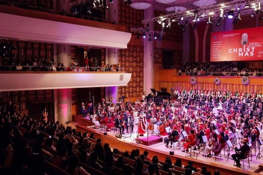 Trình diễn các bản nhạc Giáng sinh và nhạc phim kinh điển