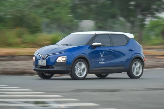 VinFast tặng miễn phí sạc pin cho tất cả ô tô điện đến 2027