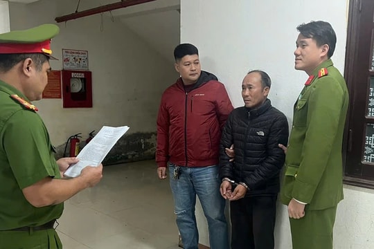 Tạm giữ hình sự tài xế xe ben chống đối tổ tuần tra Cảnh sát giao thông