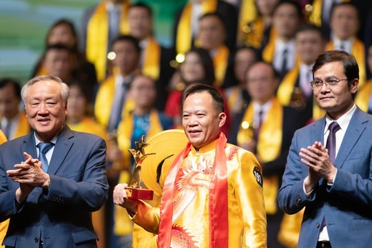 Công ty Cổ phần Stavian hoá chất vinh dự nhận giải thưởng Sao vàng Đất Việt 2024