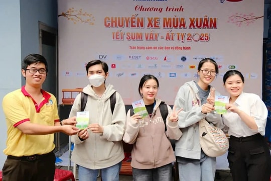 TP. Hồ Chí Minh: Sinh viên khó khăn được tặng vé xe về quê đón Tết Nguyên đán 