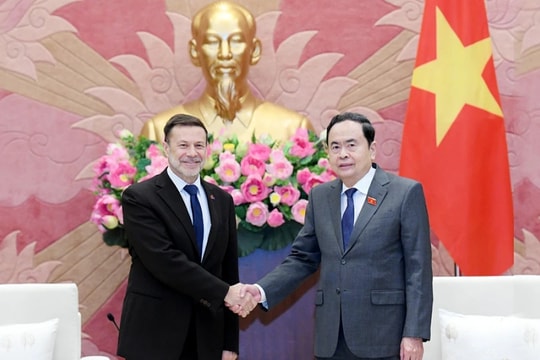 Chủ tịch Quốc hội Trần Thanh Mẫn tiếp Đại sứ Australia tại Việt Nam