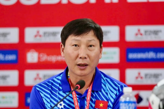 HLV Kim Sang Sik: “Mục tiêu lớn nhất lúc này là đánh bại Singapore"