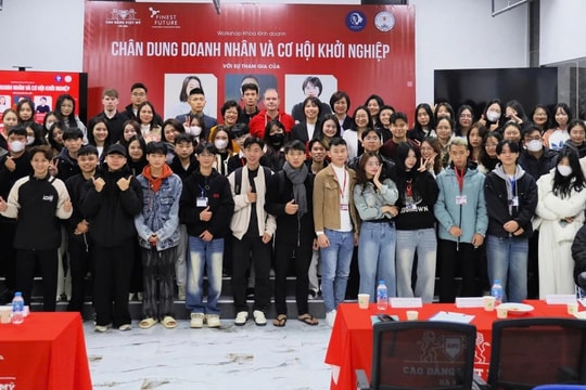 Tỷ phú Peter Vesterbacka chia sẻ câu chuyện khởi nghiệp với sinh viên Trường Cao đẳng Việt Mỹ Hà Nội