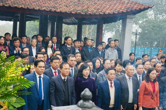 Dâng hương tưởng niệm Đại danh y Hải Thượng Lãn Ông Lê Hữu Trác