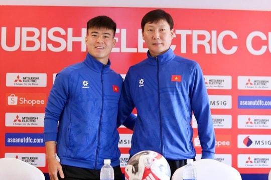 HLV Kim Sang Sik: "Tỷ số 2 - 0 vẫn còn nguy hiểm, chưa thể nói trước điều gì"
