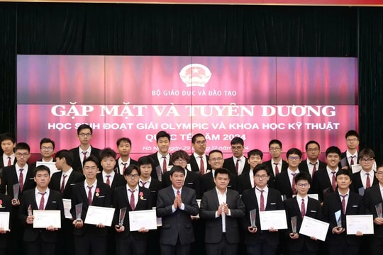 Khen thưởng các học sinh Việt Nam "gặt vàng" trên đấu trường Olympic quốc tế 