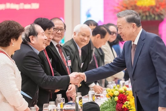Tổng Bí thư Tô Lâm gặp mặt đại biểu văn nghệ sĩ toàn quốc