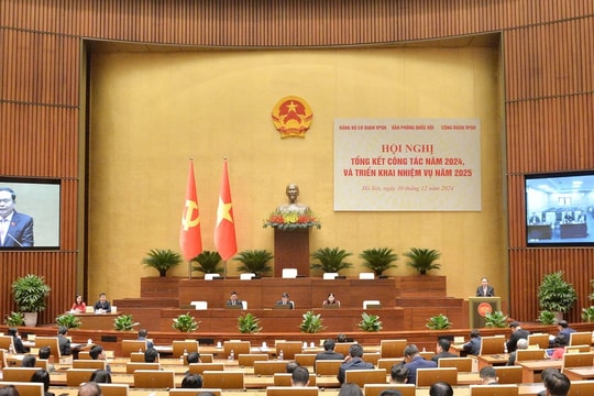 Chủ tịch Quốc hội Trần Thanh Mẫn dự Hội nghị Tổng kết công tác năm 2024 và triển khai nhiệm vụ năm 2025 của Văn phòng Quốc hội