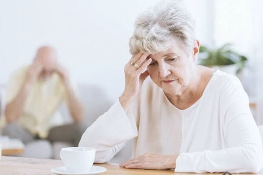 Sa sút trí tuệ trong bệnh Alzheimer ở người cao tuổi, bác sĩ cảnh báo