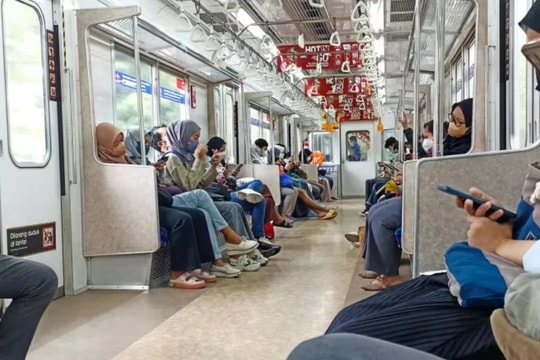 Indonesian middle class shrink for five straight years