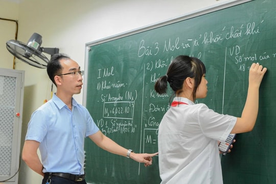  Chính thức nghiêm cấm giáo viên dạy thêm học sinh của mình bên ngoài nhà trường
