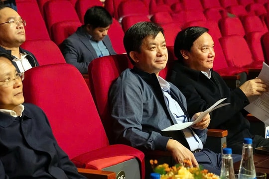 Phó Chủ tịch Quốc hội Nguyễn Khắc Định dự sơ duyệt Lễ trao Giải Diên Hồng lần thứ 3