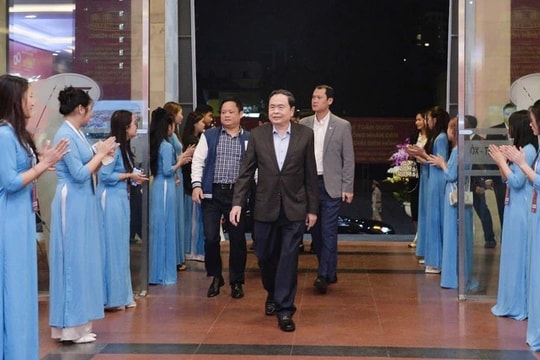 Chủ tịch Quốc hội Trần Thanh Mẫn dự tổng duyệt Lễ trao Giải Diên Hồng lần thứ ba