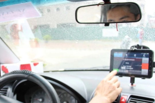 Cảnh sát giao thông quản lý hệ thống dữ liệu giám sát hành trình và thiết bị ghi nhận hình ảnh lái xe