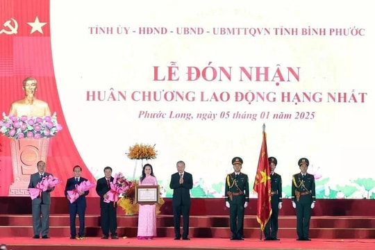 Party chief attends 50th celebration of Phuoc Long victory