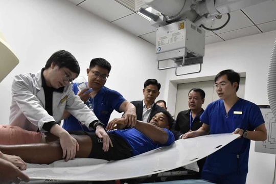 Tổn thương gãy xương của cầu thủ Xuân Son khá phức tạp, dự kiến 18h tối nay phẫu thuật 