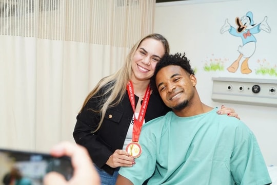 Chấn thương của cầu thủ Xuân Son đã phẫu thuật thành công, hôm nay có thể di chuyển bằng nạng