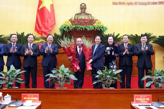 Ông Bùi Đức Hinh được bầu giữ chức Chủ tịch UBND tỉnh Hòa Bình