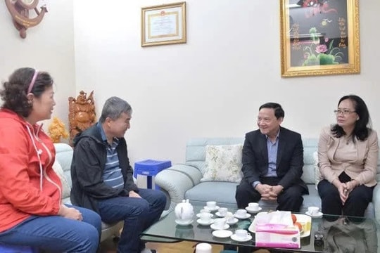 Phó Chủ tịch Quốc hội Nguyễn Khắc Định thăm, chúc Tết gia đình các cố Phó Chủ tịch Quốc hội