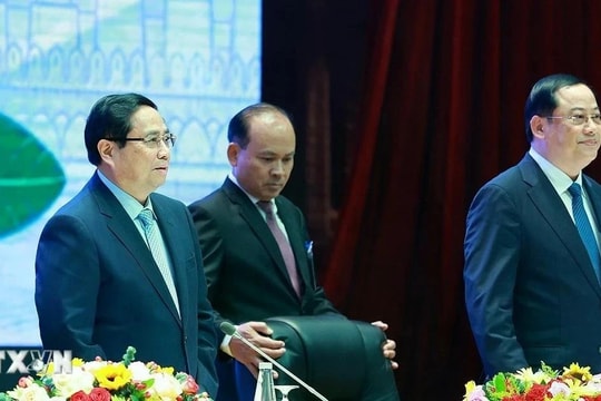 Thủ tướng Phạm Minh Chính và Thủ tướng Sonexay Siphandone đồng chủ trì Hội nghị Hợp tác đầu tư