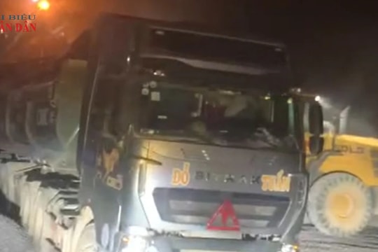 Công an huyện Hữu Lũng (Lạng Sơn) ra quân kiểm tra “nóng”, cam kết xử lý nghiêm tình trạng xe quá tải từ mỏ đá Đồng Tiến phá nát hạ tầng giao thông