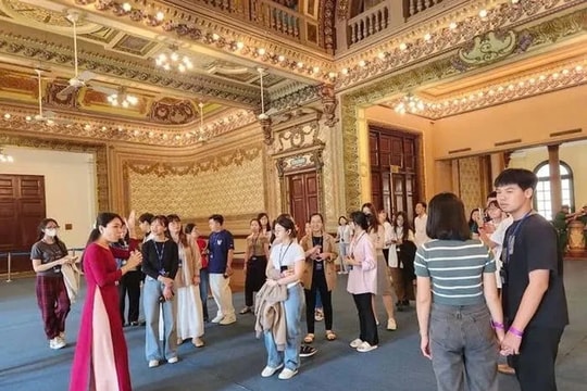 Tạm ngưng tour tham quan trụ sở HĐND-UBND TP. Hồ Chí Minh