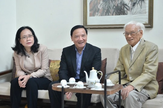Phó Chủ tịch Quốc hội Nguyễn Khắc Định thăm, chúc Tết gia đình các cố Phó Chủ tịch Quốc hội