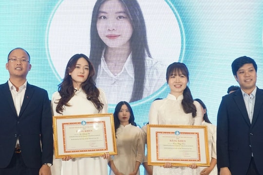 17 sinh viên Trường ĐH Luật Hà Nội được trao danh hiệu “Sinh viên 5 tốt” cấp thành phố