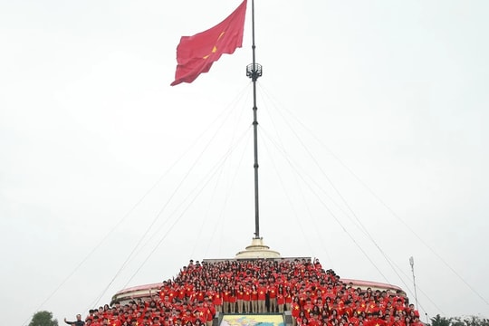 Hành trình tri ân về địa chỉ đỏ miền Trung của thầy trò Trường THPT Phan Huy Chú – Đống Đa