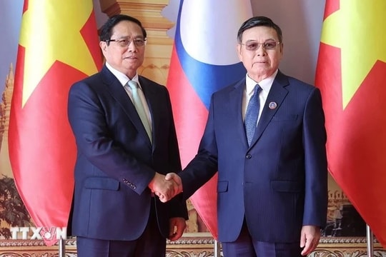 Thủ tướng Phạm Minh Chính hội kiến Chủ tịch Quốc hội Lào
