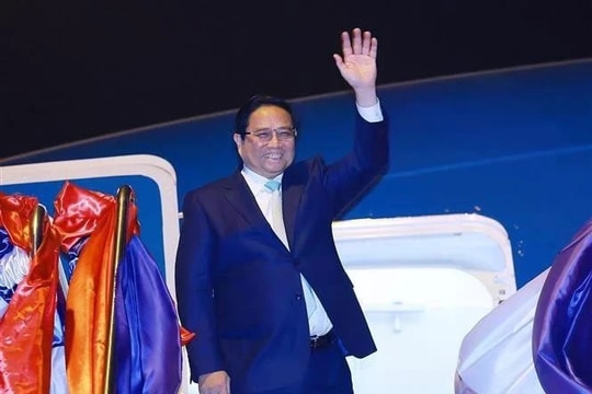 PM arrives in Hanoi, wrapping up successful working trip to Laos