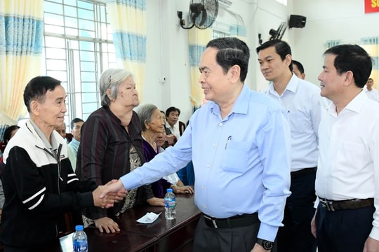 Chủ tịch Quốc hội Trần Thanh Mẫn thăm, tặng quà Tết tại huyện Châu Thành A, Hậu Giang 