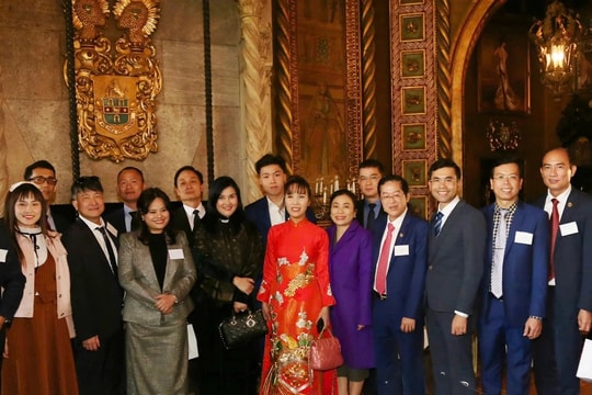 Tỷ phú, nhà sáng lập Vietjet gặp gỡ đối tác chiến lược tại Mar-a-Lago