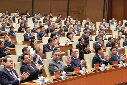 Vững bước trên “con đường sống còn”