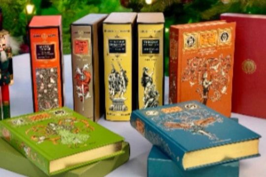 Trưng bày 43 ấn bản sách đặc biệt S100 của Đông A